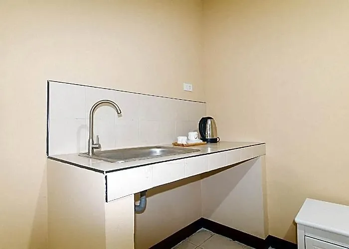Reddoorz @ Mubg Apartelle Near Baclaran Church Hotel *