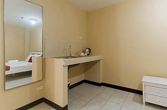Reddoorz @ Mubg Apartelle Near Baclaran Church Hotel *